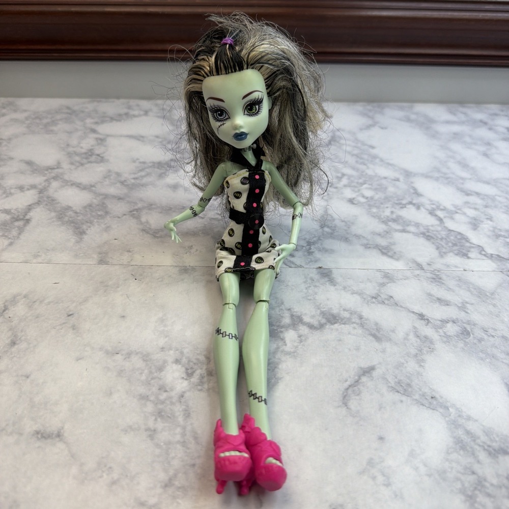 Monster High Doll Frankie Stein 2008 Scaris City of Frights
